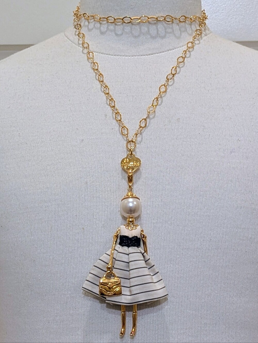 EUC Le Amiche 32" Long Goldtone Doll Charm Detachable Pendant Necklace